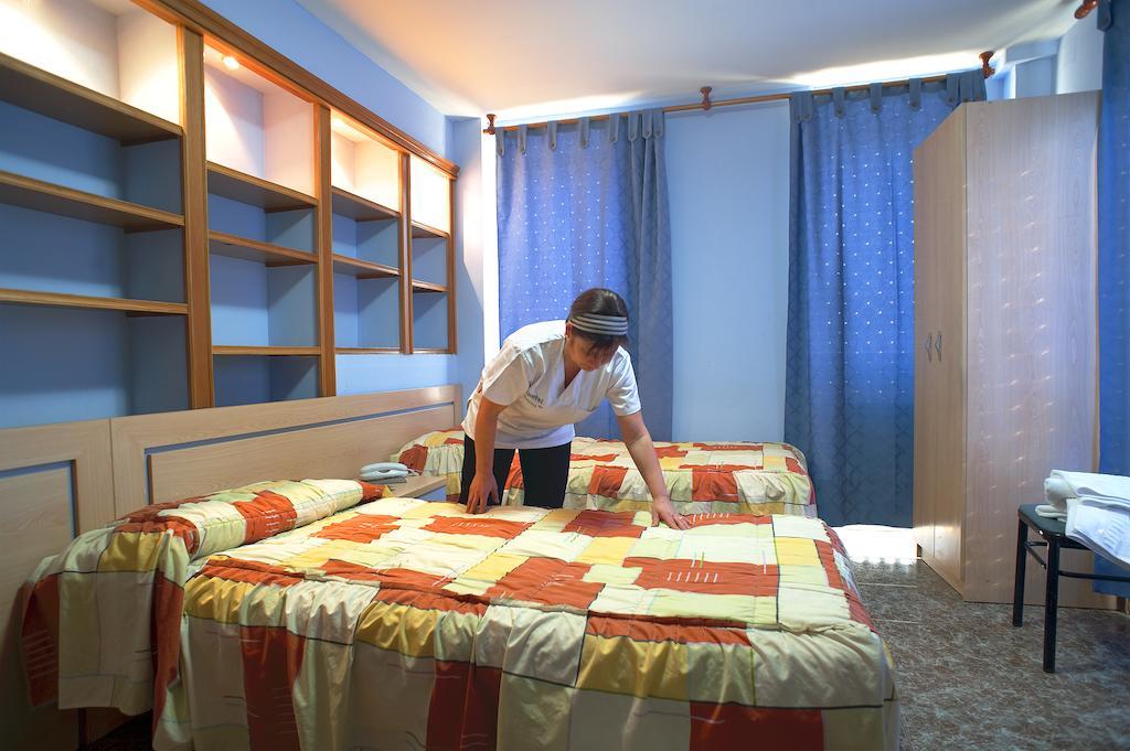 סרדניולה דל ואלס Hostal Xarau מראה חיצוני תמונה